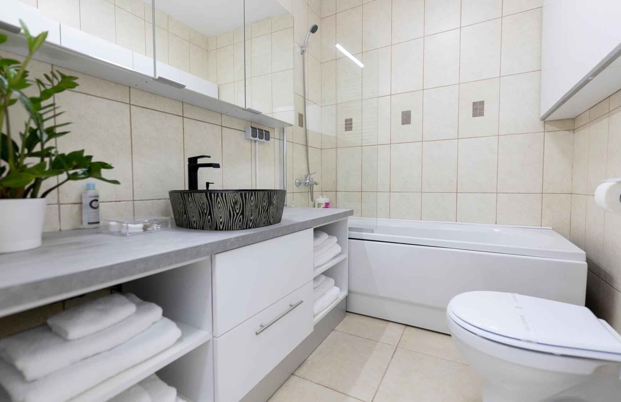 Obor Central Oasis --Secured Parking Nearby --Self Check-In-- 1Min Metro Station Bucarest Esterno foto